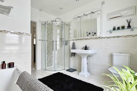 Bathroom c.jpg