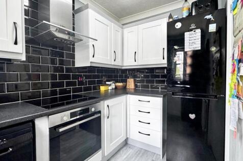Kitchen b.jpg