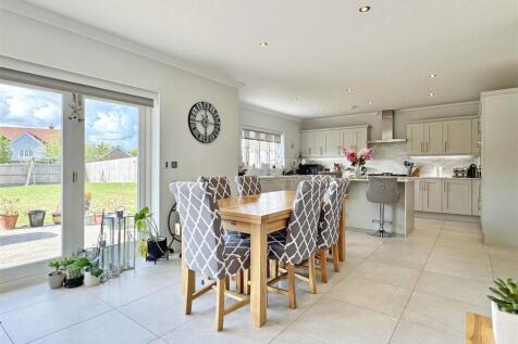 Dining Area.jpg