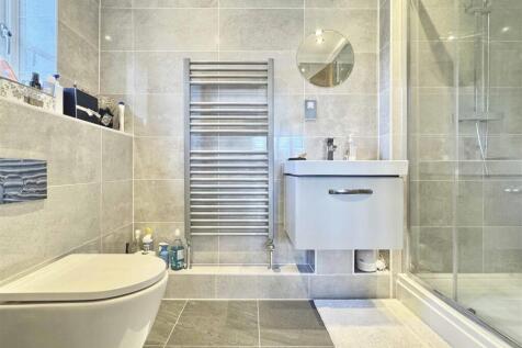 En-Suite To Master Bedroom.jpg