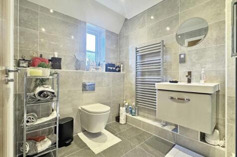En-Suite To Master Bedroom (b).jpg