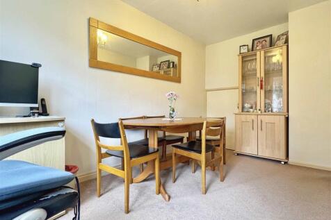 Dining Room b.jpg