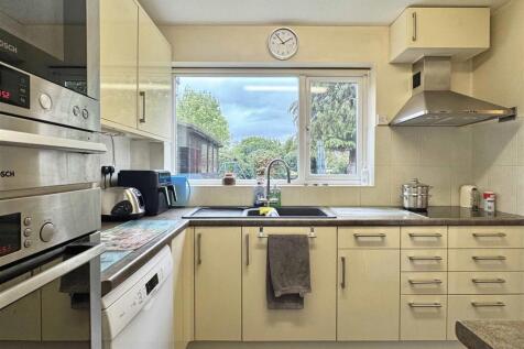 Kitchen b.jpg