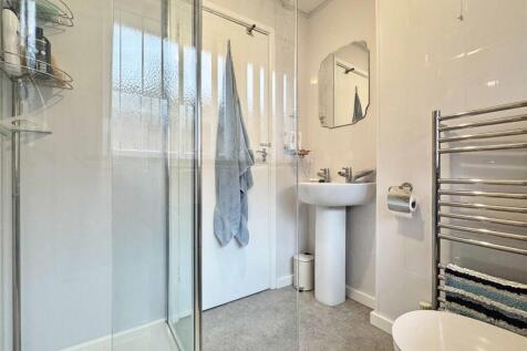 Shower Room b.jpg