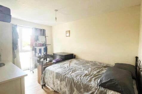 Bedroom 1.jpg