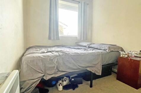 Bed2.jpg