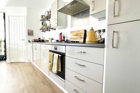 Kitchen2.jpg