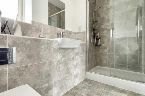 ensuite.jpg
