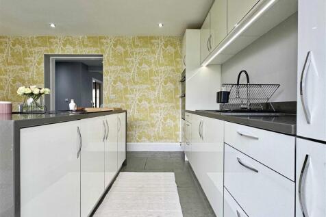 Kitchen b.jpg