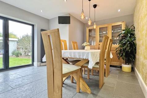 Dining Area b.jpg