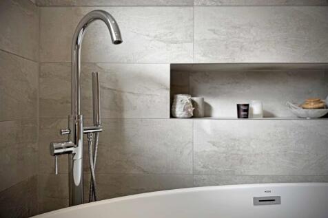 Bathroom c.jpg