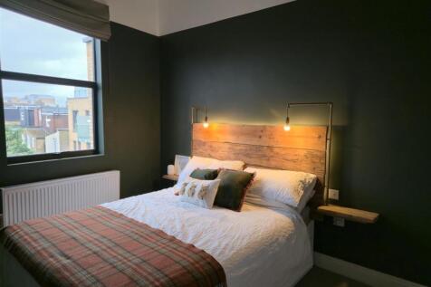 Bedroom 1.jpg