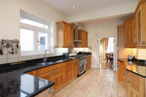 Dora Rd 131 - Kitch Din.jpg
