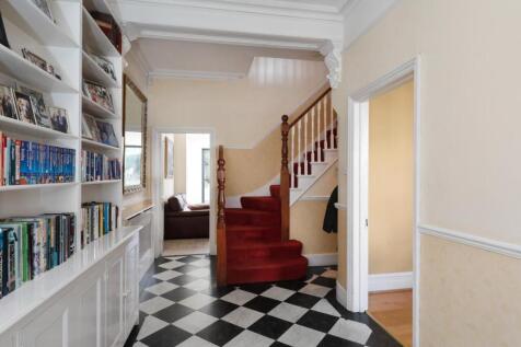 Dora Rd 131 - Hall.jpg