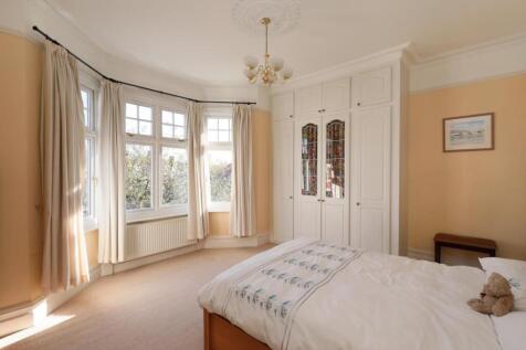 Dora Rd 131 - Main Bath.jpg