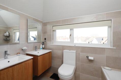 Dora Rd 131 - Top Bath.jpg