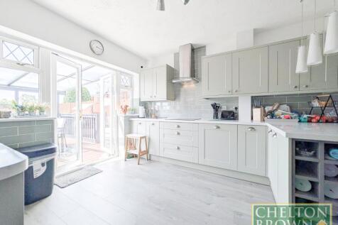 Kitchen &amp; Breakfast