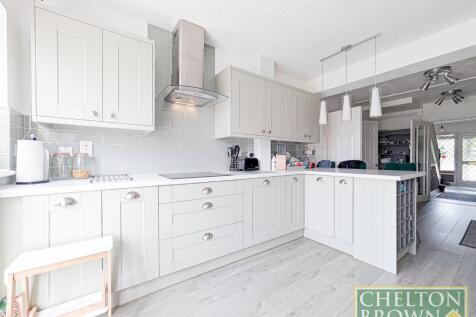 Kitchen &amp; Breakfast