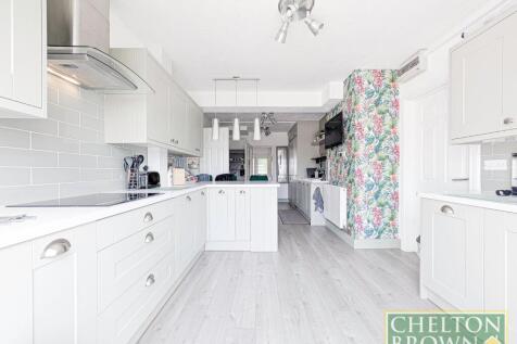 Kitchen &amp; Breakfast