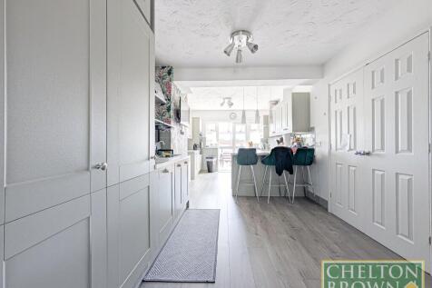 Kitchen &amp; Breakfast