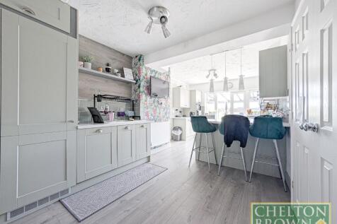 Kitchen &amp; Breakfast
