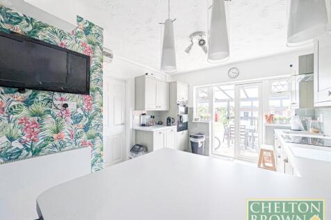 Kitchen &amp; Breakfast