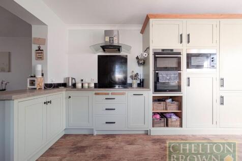 Kitchen &amp; Breakfast