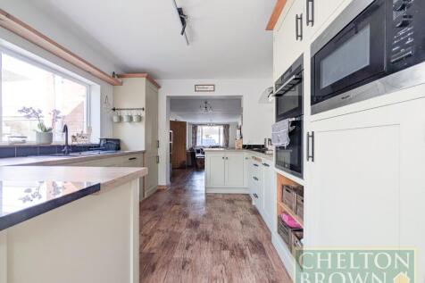 Kitchen &amp; Breakfast