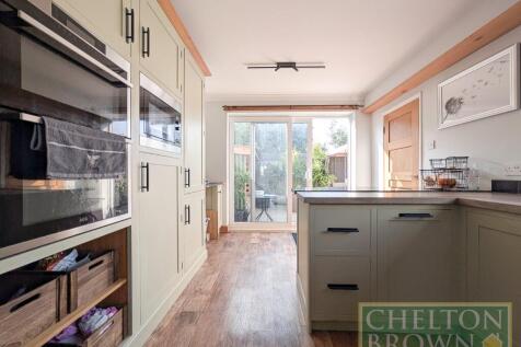 Kitchen &amp; Breakfast