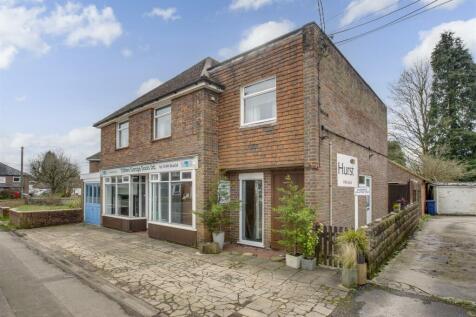 Externals 35-37 High Street, HP16 9EJ-5.jpg