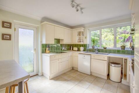 Pine View, Perks Lane, HP16 0JD-9.jpg