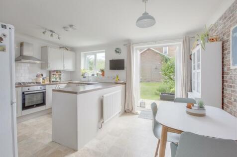 38 Kite Wood Road, HP10 8HH-8.jpg