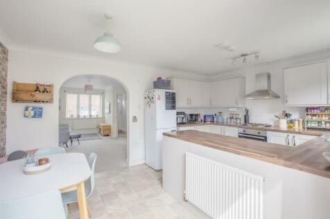 38 Kite Wood Road, HP10 8HH-10.jpg