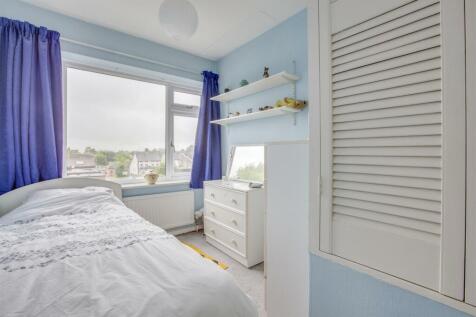 24 Peters Close, HP16 9ET-4.jpg