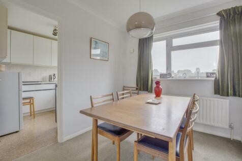 24 Peters Close, HP16 9ET-9.jpg
