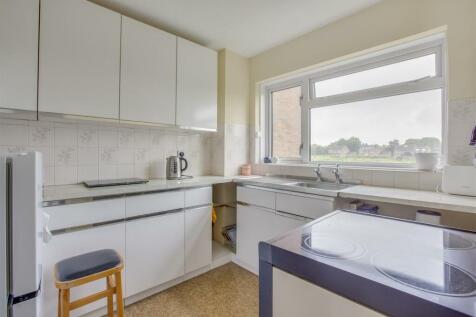 24 Peters Close, HP16 9ET-10.jpg