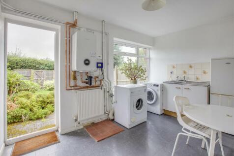 24 Peters Close, HP16 9ET-11.jpg