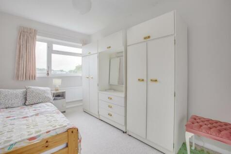 24 Peters Close, HP16 9ET-2.jpg