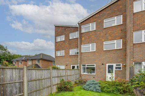 24 Peters Close, HP16 9ET-14.jpg