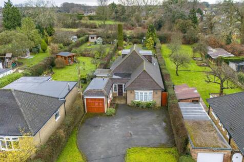 8 Wycombe Road, HP15 6RY-17.jpg