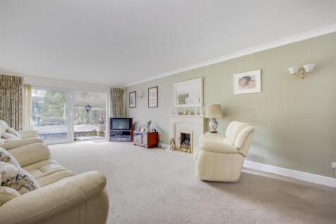8 Wycombe Road, HP15 6RY-5.jpg