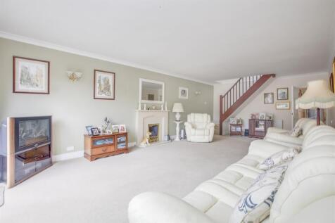 8 Wycombe Road, HP15 6RY-4.jpg