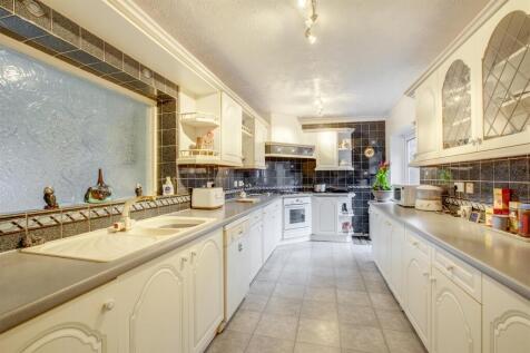 8 Wycombe Road, HP15 6RY-8.jpg