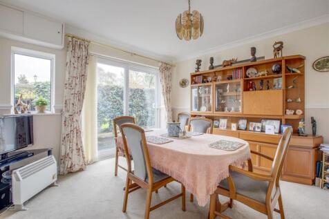 8 Wycombe Road, HP15 6RY-7.jpg