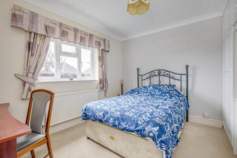 8 Wycombe Road, HP15 6RY-6.jpg
