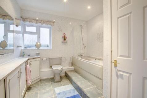 8 Wycombe Road, HP15 6RY-9.jpg