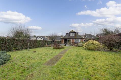 8 Wycombe Road, HP15 6RY-13.jpg