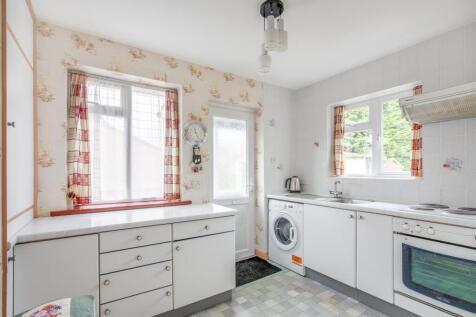 11 Wycombe Road, HP15 6RX-11.jpg