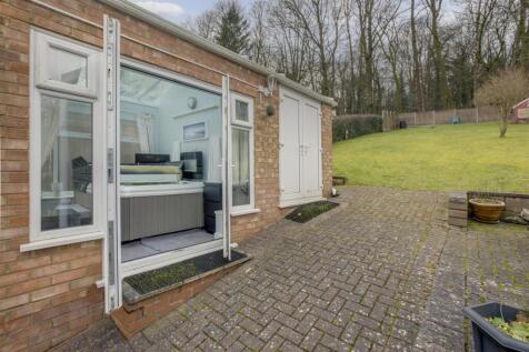 15 Eastern Dene, HP15 7BT-12.jpg