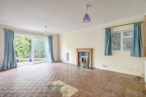31 Wheeler Avenue, HP10 8EN-11.jpg